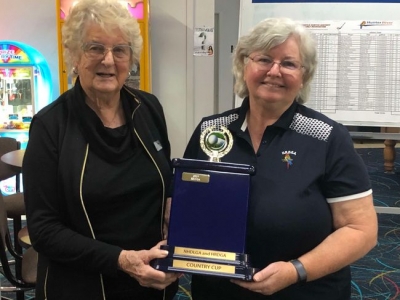 Beryl Tobin presents Country Cup to HRDGA organizer Helen Routh